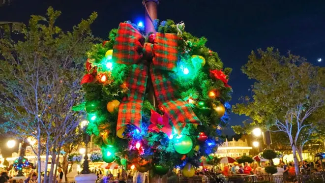 magic-kingdom-christmas-2016-11