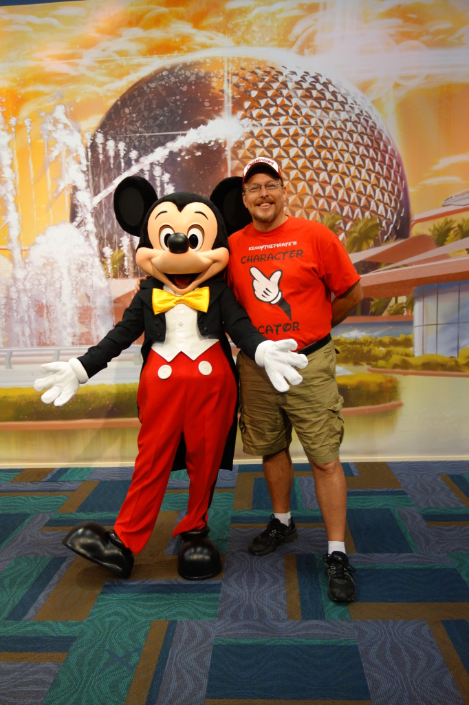 Mickey Mouse in Epcot - KennythePirate.com