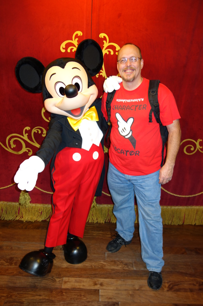 Mickey Mouse at Town Square Theater in Magic Kingdom - KennythePirate.com