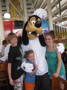 Goofy at Chef Mickey's