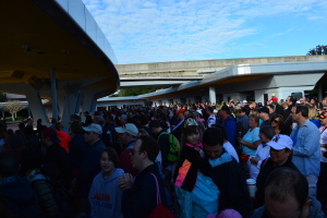 Walt Disney World, Epcot, rope drop