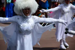 Frozen parade with anna and elsa at Hollywood Studios