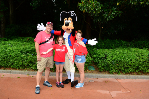 Goofy in in Patriotic Revolutionary War costumes in Epcot's American Adventure