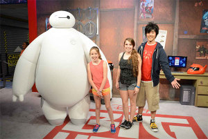 hiro baymax big hero 6 disney world hollywood studios character meet