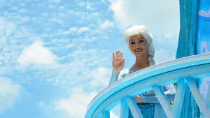 How to experience the Frozen Royal Welcome at Disney's Hollywood Studios #frozenfun #coolestsummerever Elsa