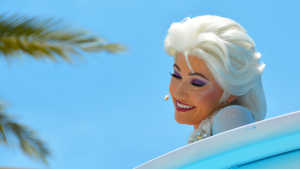 How to experience the Frozen Royal Welcome at Disney's Hollywood Studios #frozenfun #coolestsummerever Elsa