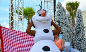 Olaf Summer Cooldown at Disney's Hollywood Studios in Walt Disney World #coolestsummerever #frozenfun