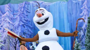 Olaf Summer Cooldown at Disney's Hollywood Studios in Walt Disney World #coolestsummerever #frozenfun