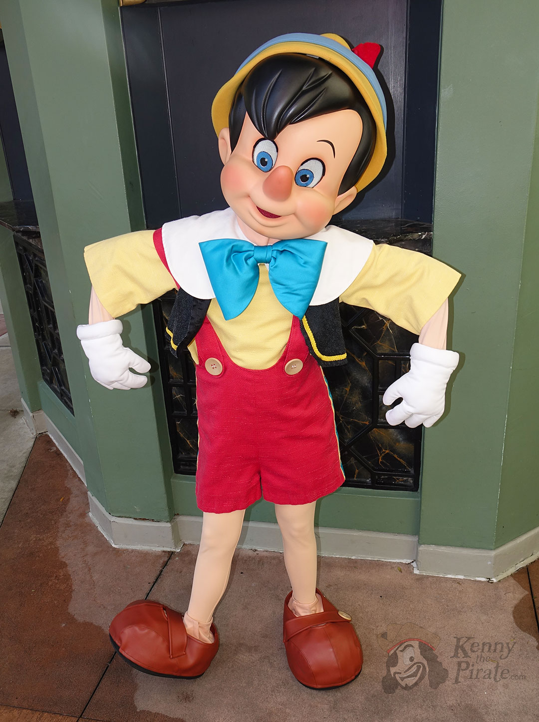 Hollywood Studios Pinocchio character meet and greet (2 ...