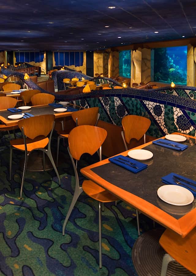 WATCH: Fish tank cracks open at Disney restaurant