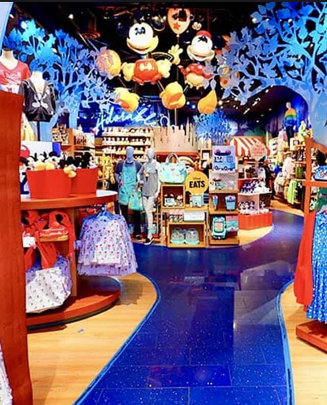 Collection 91+ Pictures Pictures Of The Disney Store Updated