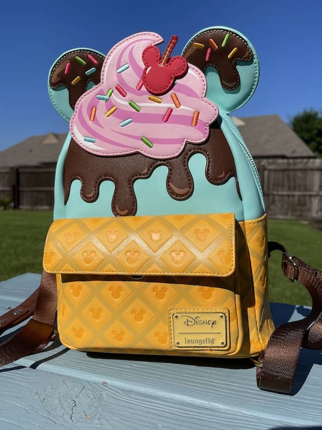 Disney Summer Essentials 2023  What's in My Park Bag! 
