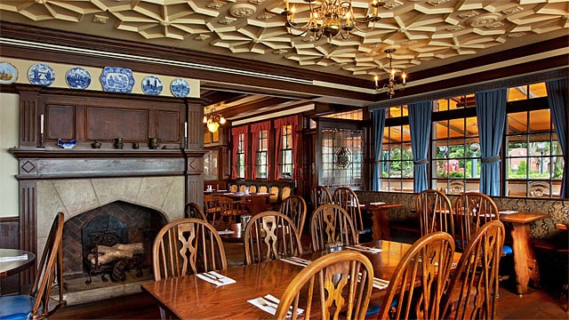 Rose And Crown Pub And Dining Room Disney