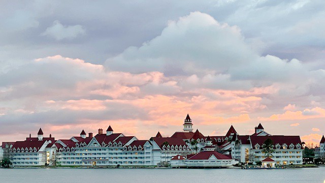 Warning: Disney Restricts Resort Parking For Diners As Crowds Hit