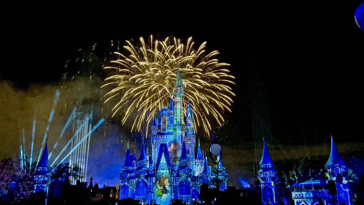 magic kingdom happily ever after fireworks castle