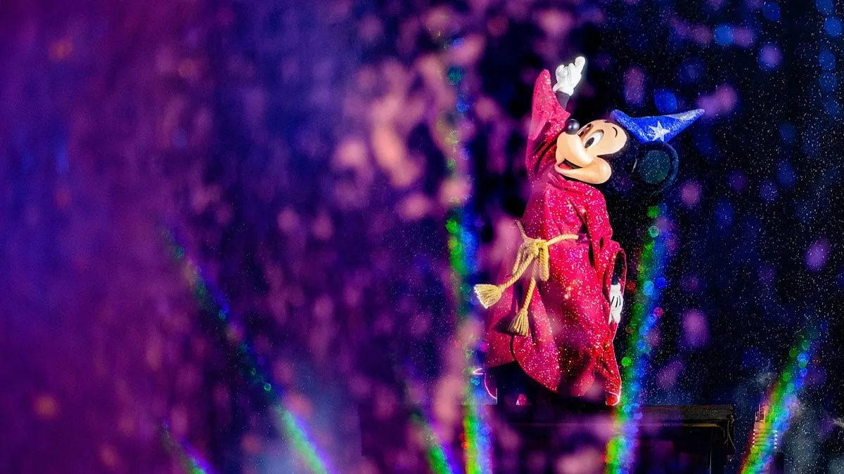 Disneyland Mickey Mouse sorcerer fantasmic!