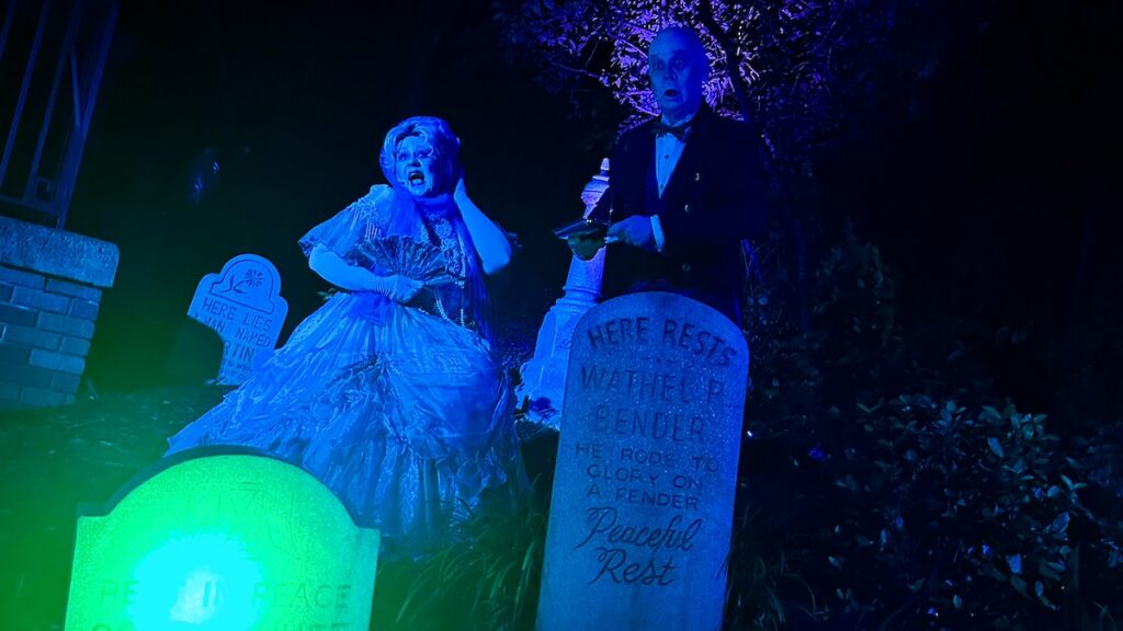 mickeysnotsoscaryhalloweenpartyhauntedmansion