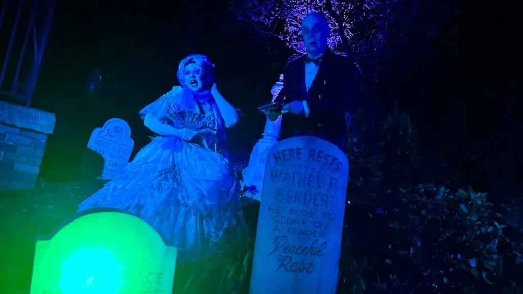 mickeysnotsoscaryhalloweenpartyhauntedmansion