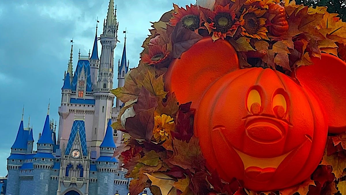 How to Buy Magic Kingdom's Iconic Mickey Mouse Halloween Wreath ...