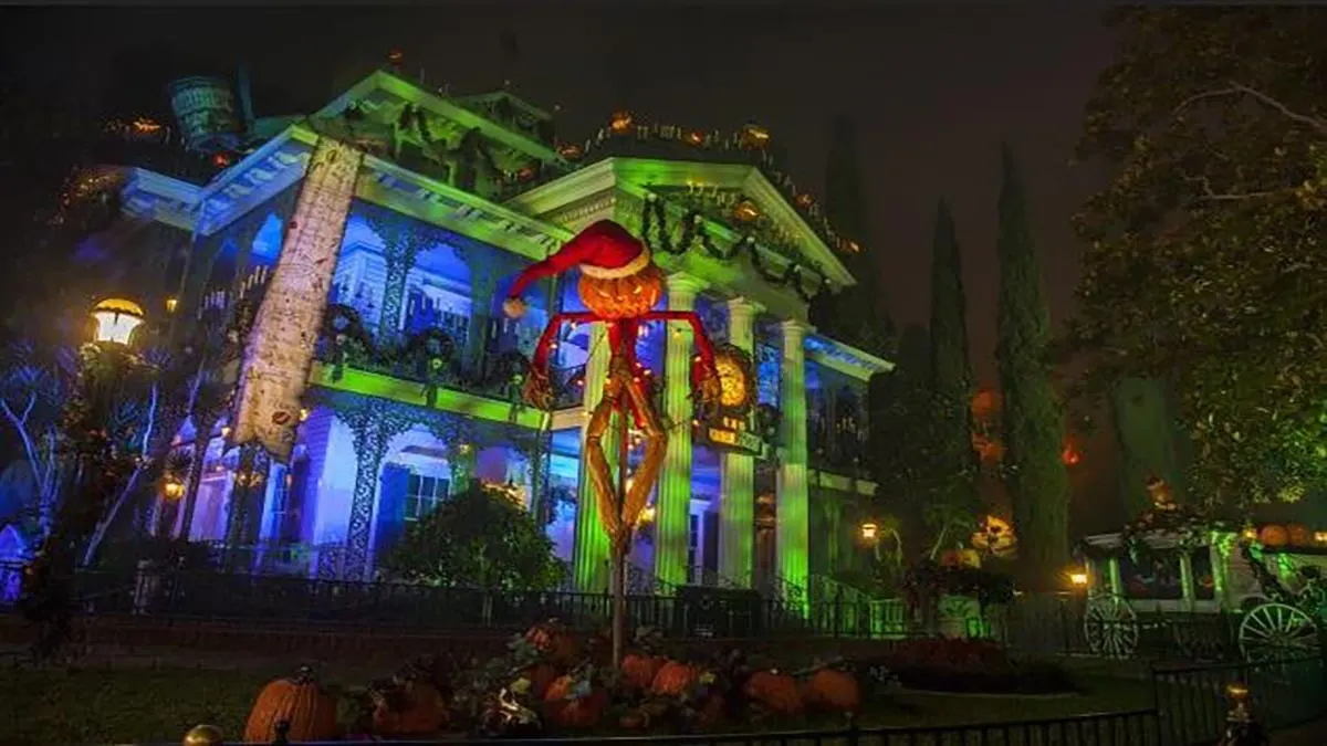 Haunted Mansion Holiday Reopening Date and Virtual Queue Details