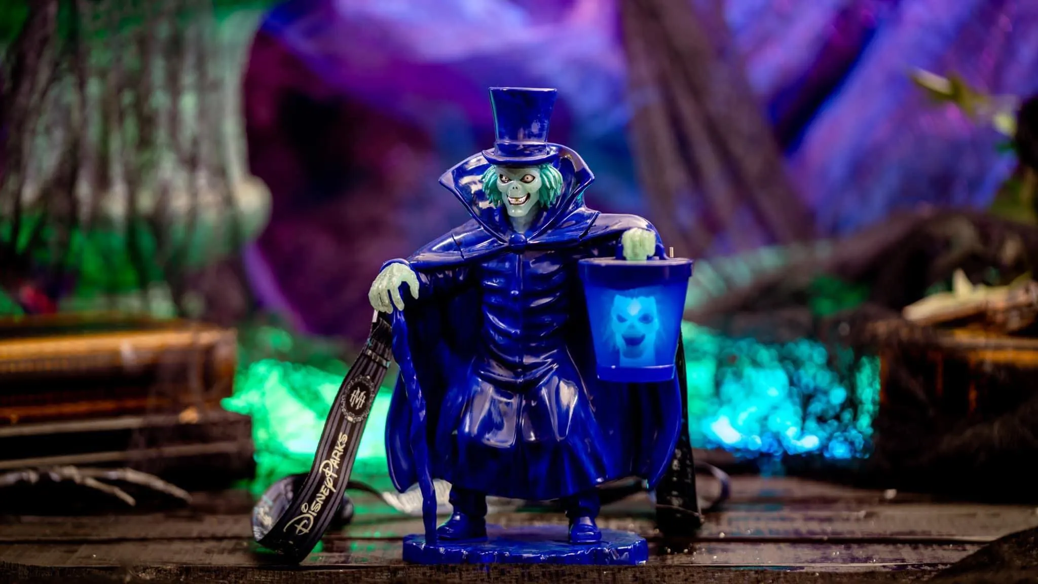 Hatbox-Ghost-Sipper-Disneyland