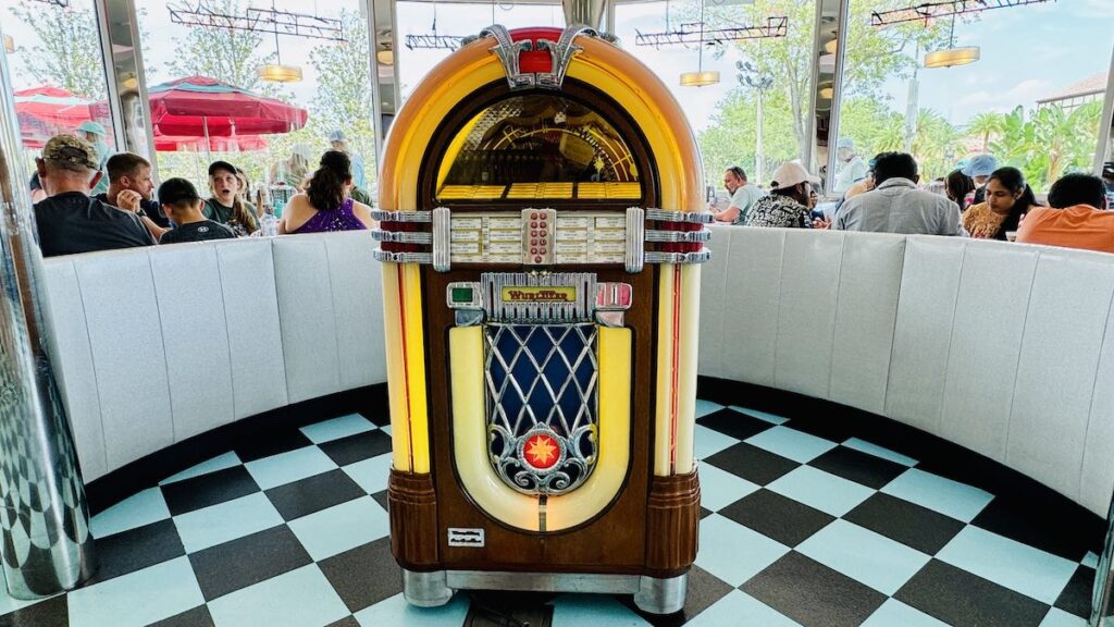 Mel's Juke Box Universal Orland