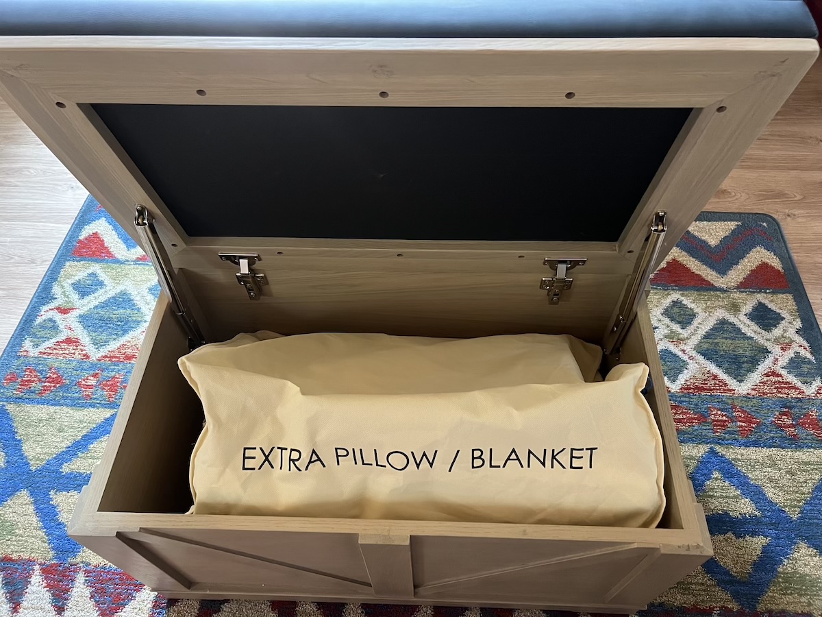 fort cabin extra pillow and blanket