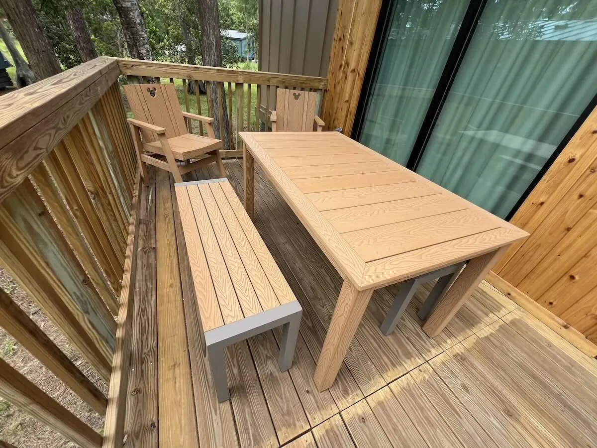 fort cabin table and chairs deck