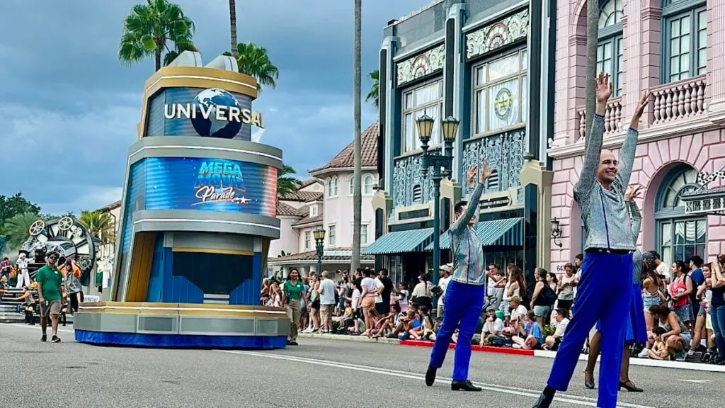 universalmegamovieparadeintro