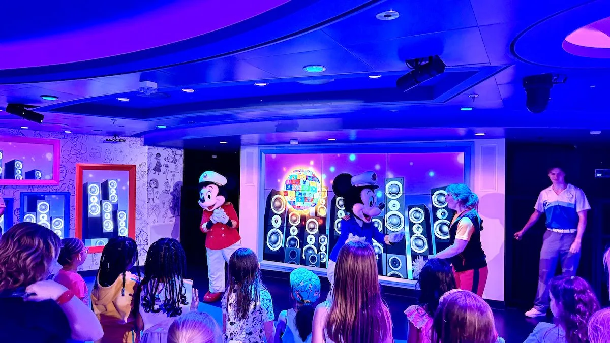 Mickey Minnie Dance Party Kids Club Disney Wish DCL