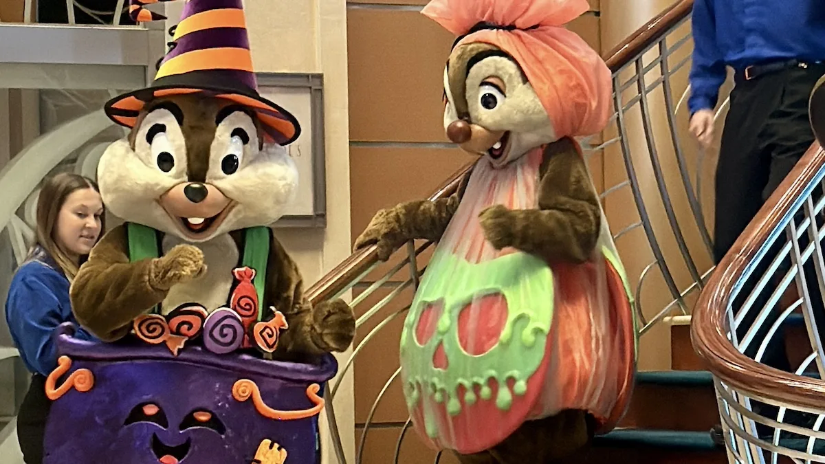 disneycruiselinehalloweenonthehighseaschipanddale