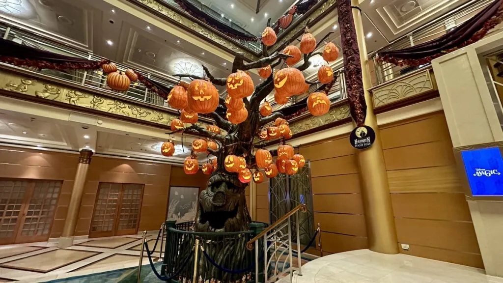 disneycruiselinehalloweenonthehighseaspumpkintree2