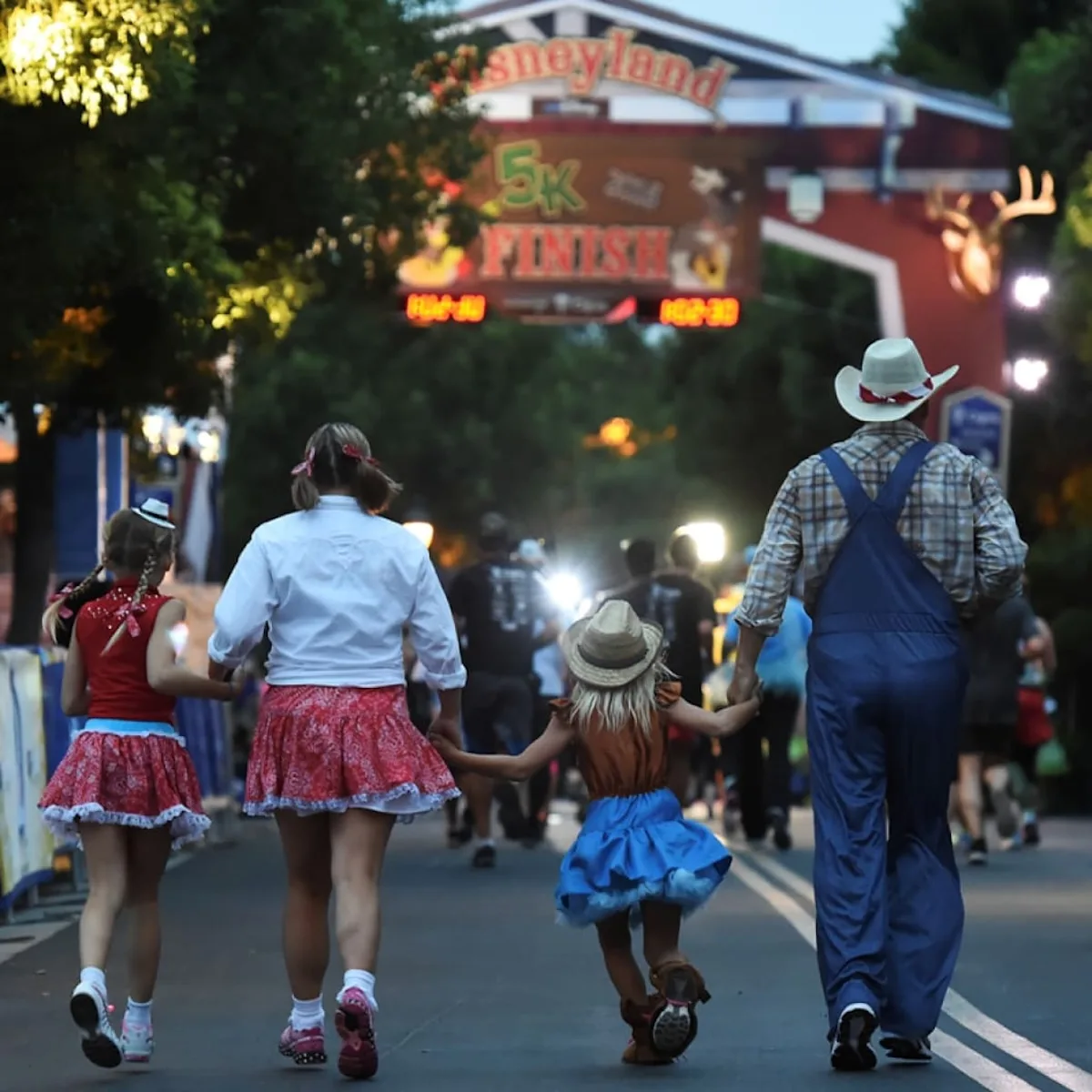 rundisney kids run disneyland