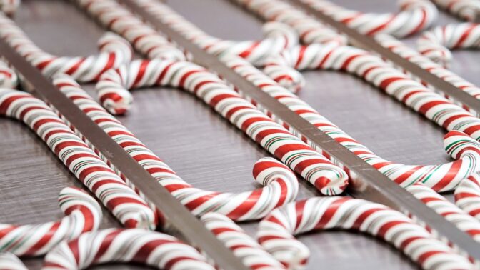 How to Get A Disneyland Candy Cane This Year