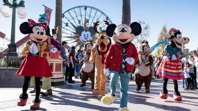 Free Holiday Gift For Select Disney Vacation Club Members