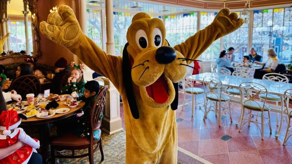 Plaza Inn Pluto Disneyland