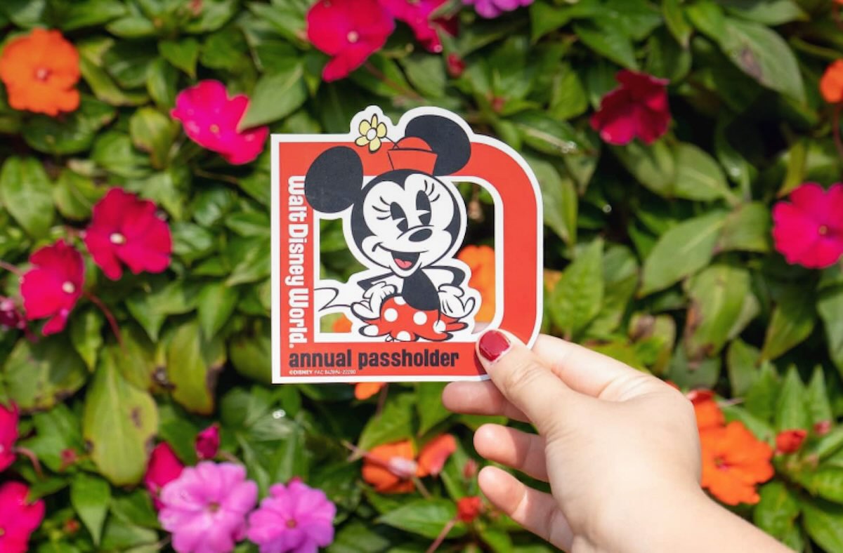 minnie mouse annual passholder magnet